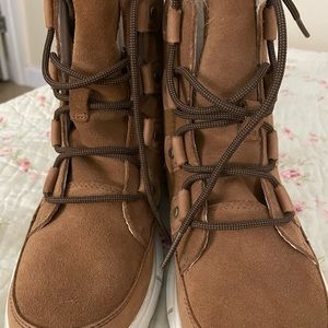 Sorel hiking boots 7.5